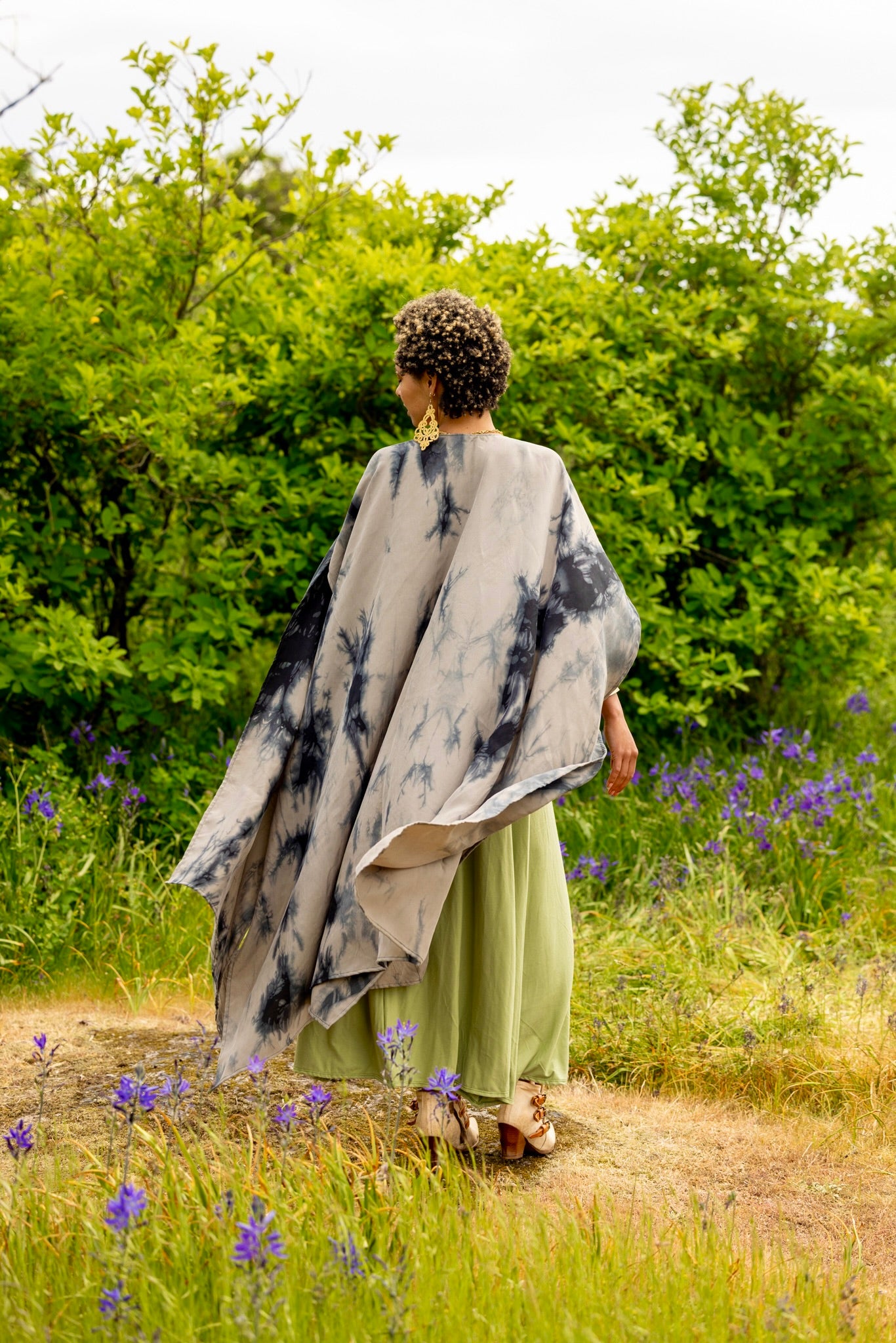 Raven Shawl - Cupro - vegan silk – Priestess and Deer